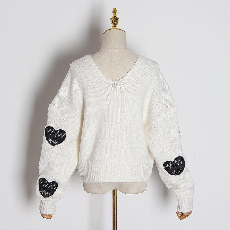 O-Neck knitted pullover with hearts