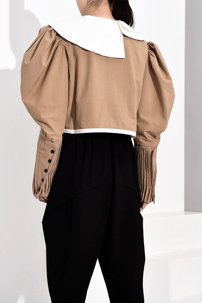 Pleated color-block short jacket