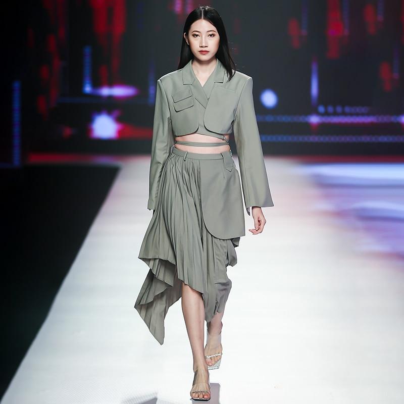 Lapel jacket and pleated skirt set in colors